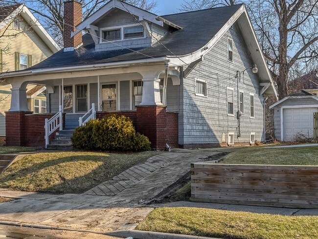 Building Photo - 3854 Drexel Dr