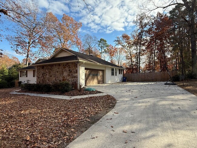 Building Photo - HOME FOR RENT IN ARAB, ALABAMA!