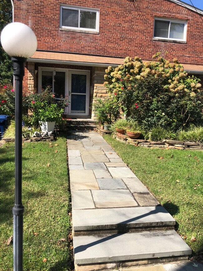 Building Photo - Gorgeous 3 Bed 1.5 Bath Brick Home with Large Yard In Beautiful Taylor Run