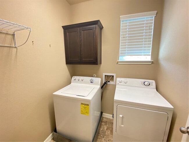 Building Photo - 3445 Francisco Way