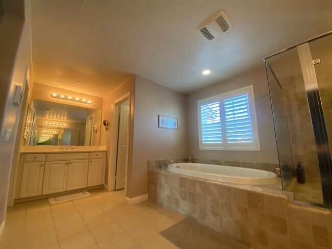 Building Photo - Spacious 5-Bedroom Luxury Home with Entertainer’s Backyard Oasis