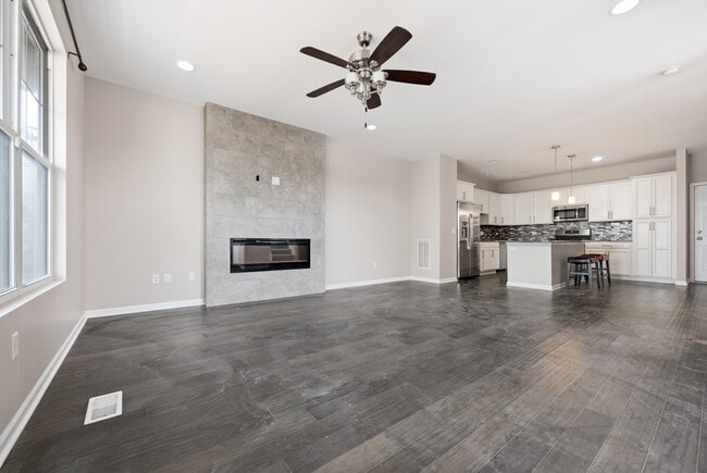 Building Photo - 901 Times Square Dr