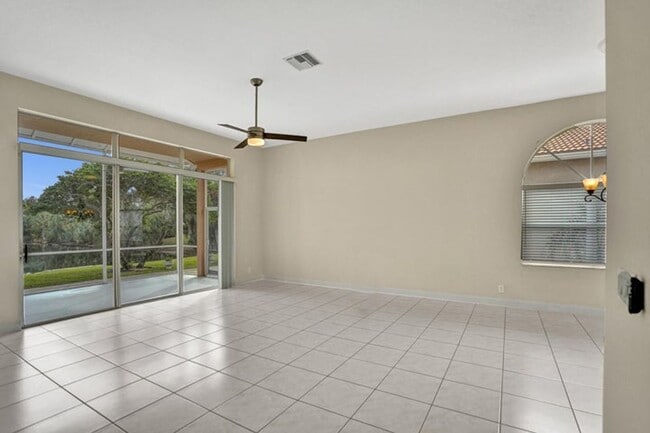 Building Photo - 16658 La Mesa Dr