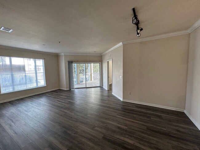 Building Photo - Gardens of Bridgehampton - 3 bedroom - 3 b...