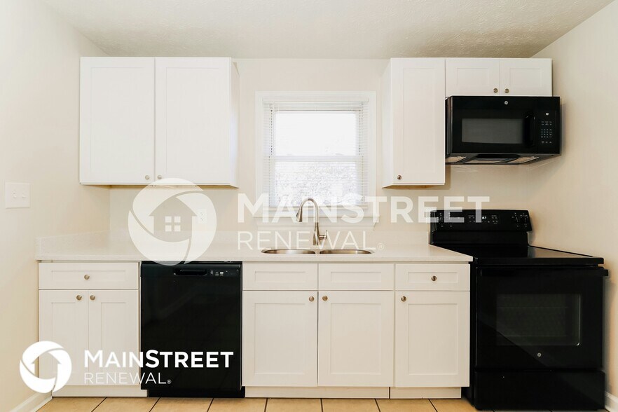 Building Photo - 308 S 41st St