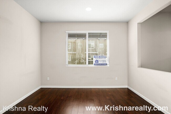 Building Photo - 3 br, 2.5 bath House - 10571 NE Park Ridge...