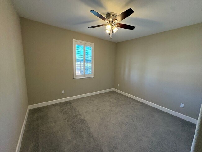 Building Photo - Spacious 4 Bed 3 Bath Tracy Home