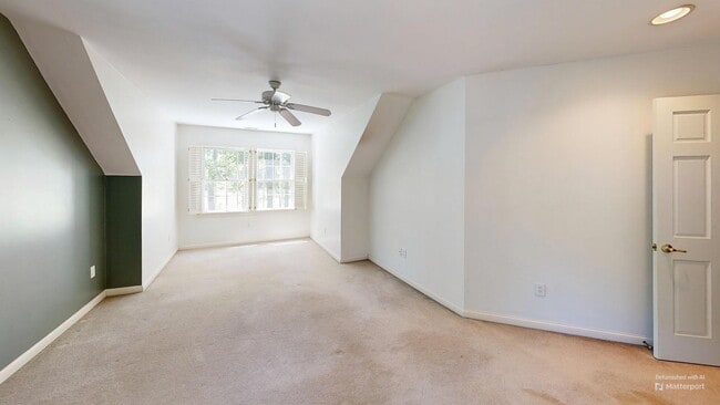 Building Photo - 33 Fairway Dr