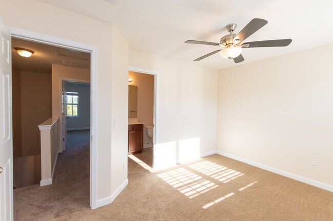 Building Photo - Looking for a townhome in Hubert?