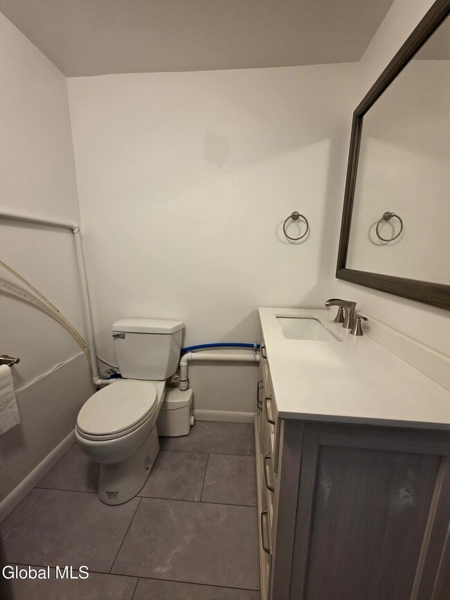 Building Photo - 38 Maxwell Dr