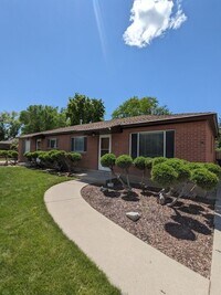 Building Photo - 1100 E