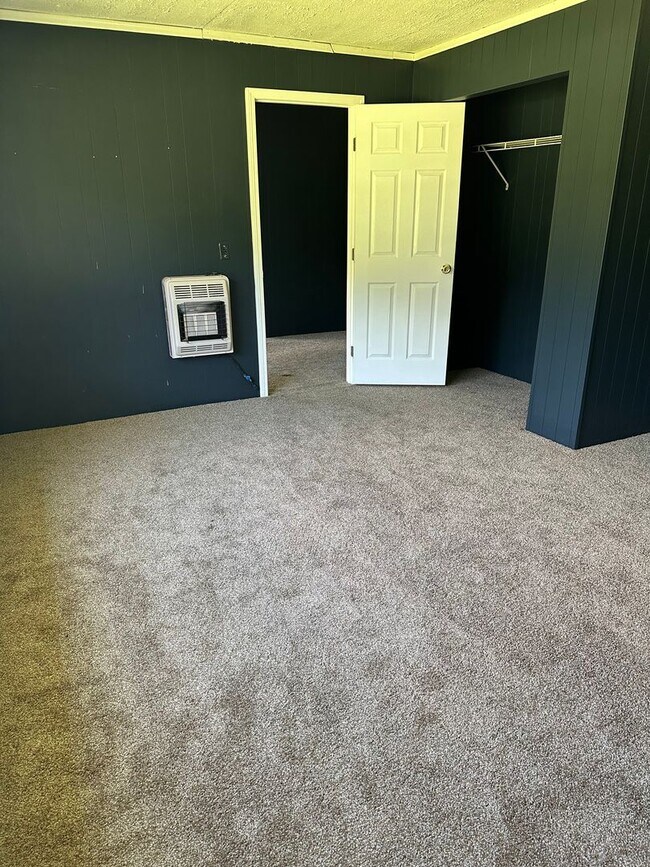 Building Photo - 19465 Mobile Rd