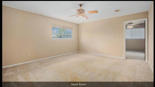 Building Photo - 15014 Hollydale Dr