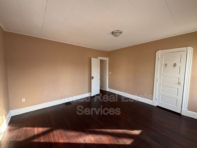 Building Photo - 8 S 1st St