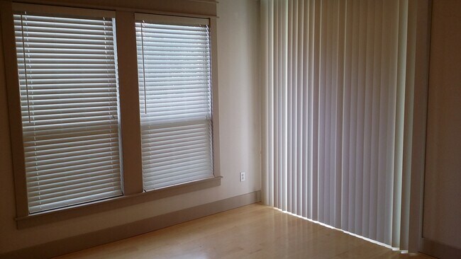 Building Photo - Three bedrooms plus an office.. Gorgeous home in Pepper Hills with tandem 3 car garage. Newer car...