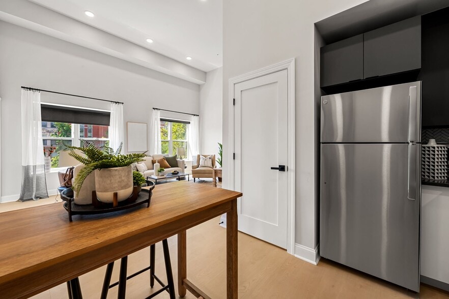 Building Photo - 600 N Howard St