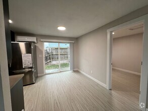 Building Photo - Freshly Remodeled 3 bedroom!