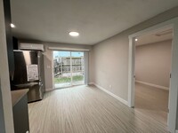 Building Photo - Freshly Remodeled 3 bedroom!