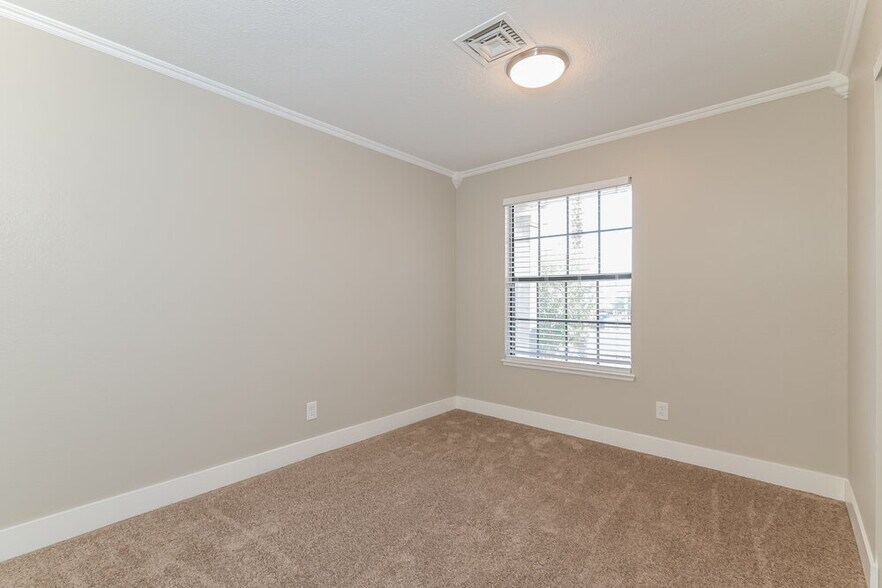 Building Photo - 7700 Blackbird Ave