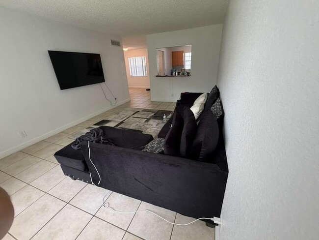 Building Photo - 4869 NW 9th Dr