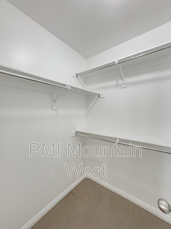 Building Photo - 948 Chelsea Ln