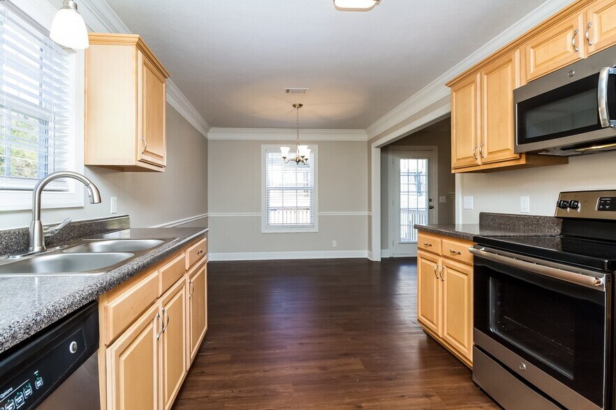 Building Photo - 1636 Bridgecrest Dr