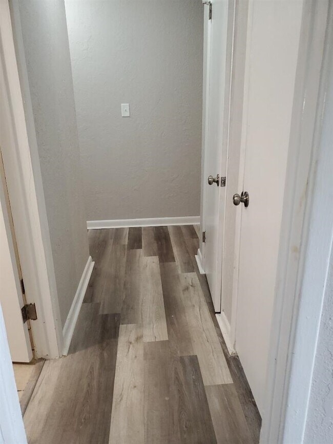 Building Photo - 2305 NW Denver Ave