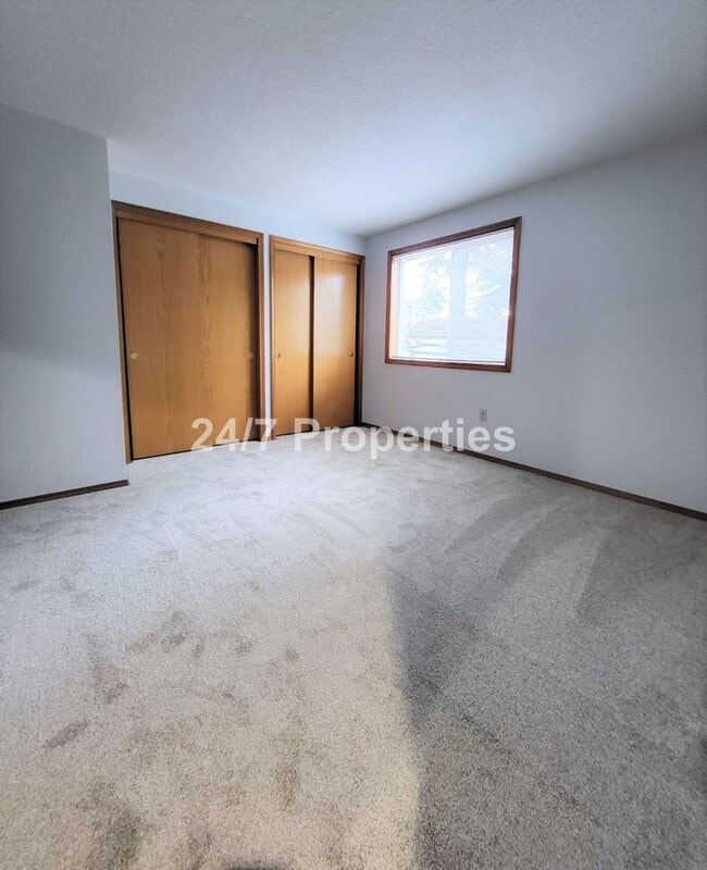 Building Photo - Updated 3BD | 2BA Home with Garage & Large Deck - Hillsboro