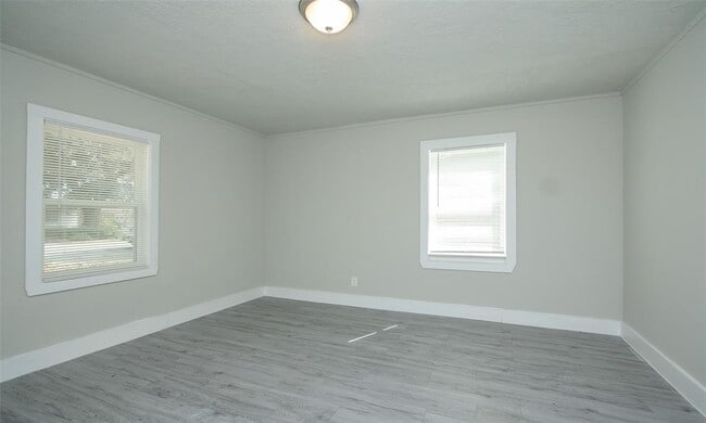 Building Photo - 4826 Larkspur St