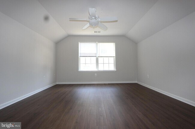 Building Photo - 406 Round Table Dr