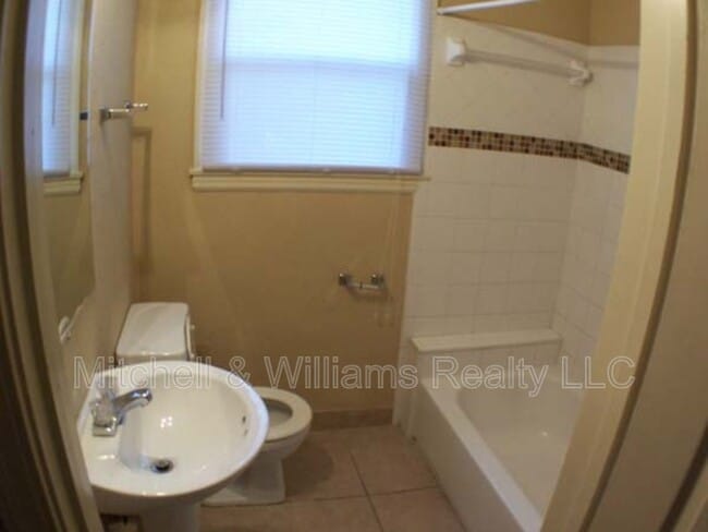 Building Photo - 3533 Pinecrest St