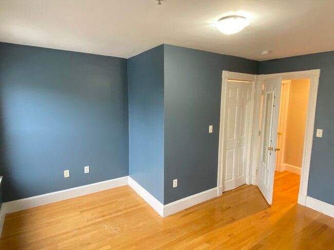 Building Photo - 99 Fellsway W