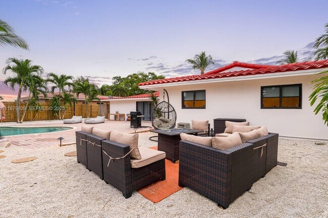 Building Photo - 5250 NE 15th Ave