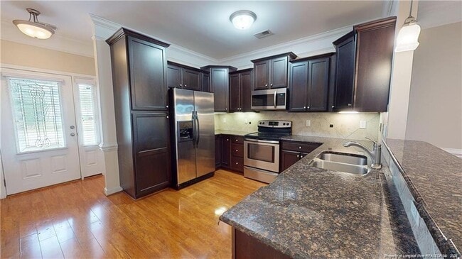 Building Photo - 1319 Braybrooke Pl