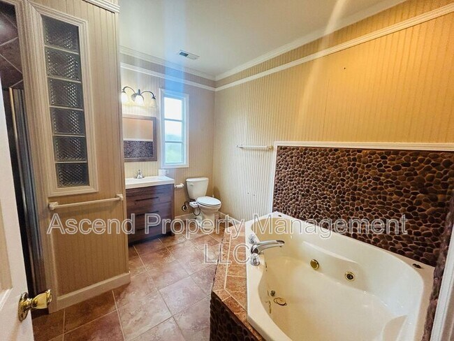 Building Photo - 16 Pioneer Ln