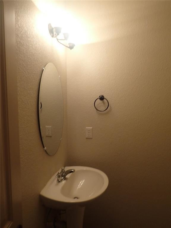 Building Photo - 13836 Hollywood Dr