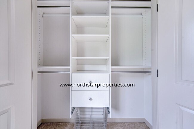 Building Photo - Stylish Multnomah Village Townhome