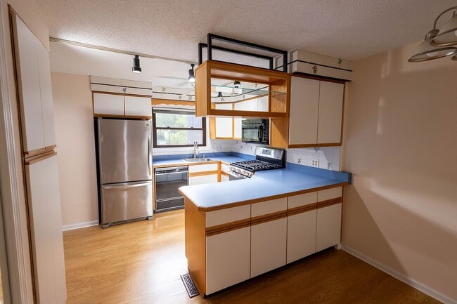 Building Photo - 166 Natchaug Dr