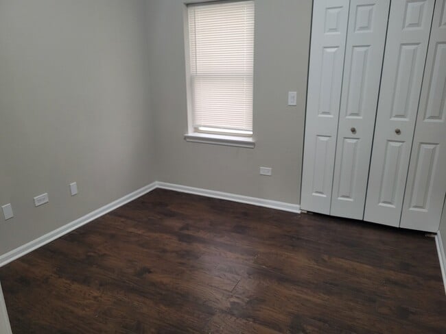 Building Photo - 817 S Kedzie Ave