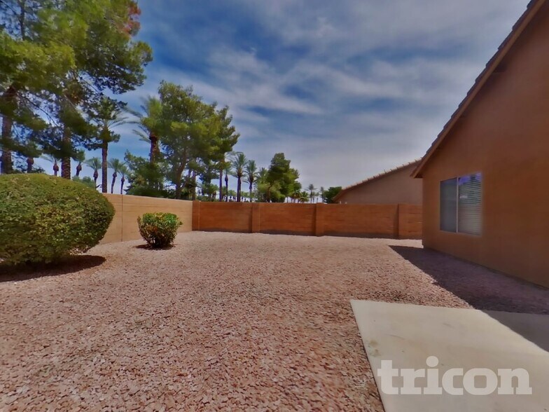Building Photo - 43714 Cale Dr