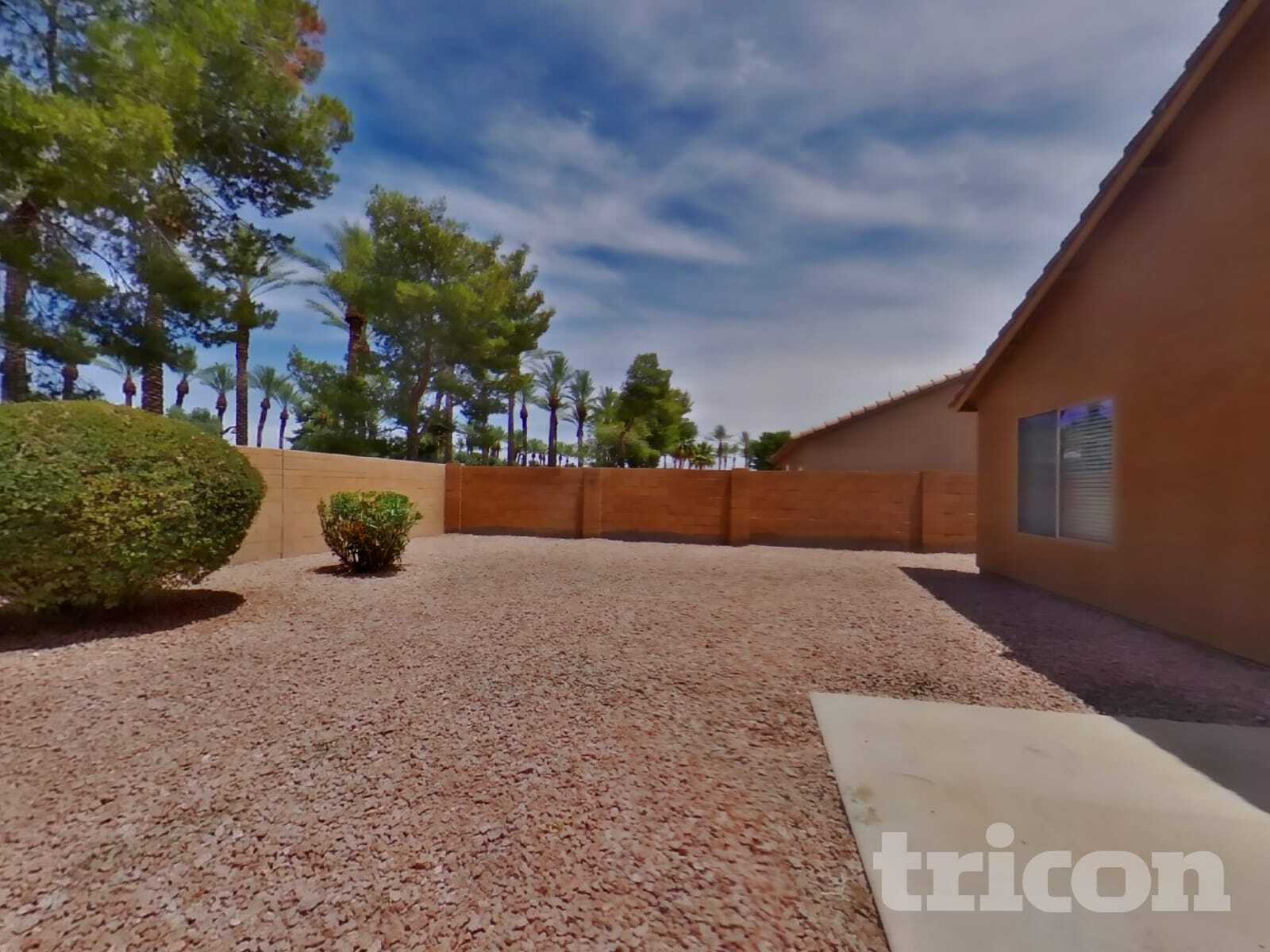Building Photo - 43714 Cale Dr