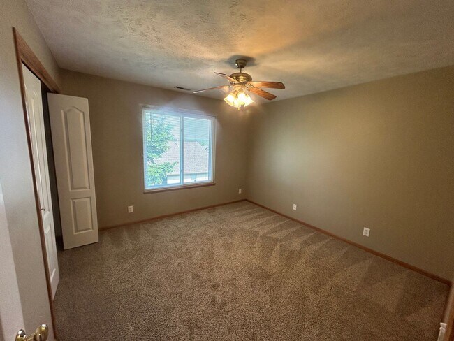 Building Photo - 6630 Shadow Pines Dr