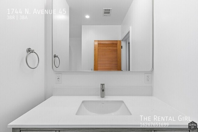 Building Photo - 1744 N Ave 45