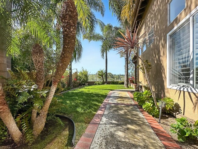 Building Photo - Beautiful Marina Hills Home!