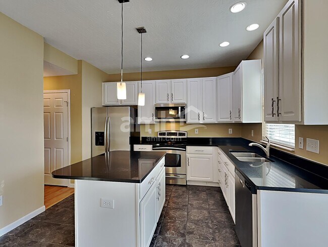 Building Photo - 447 Hartford Ct