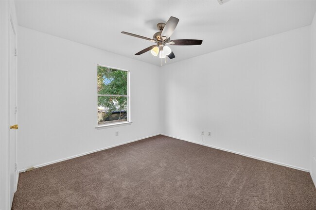 Building Photo - 16318 N Glade Dr