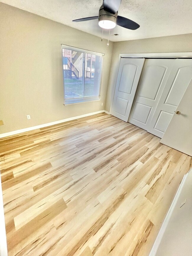 Building Photo - Beautiful 2 Bedroom Condo in Hampton Club ...