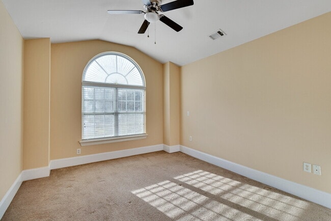 Building Photo - 102 Kendal Ct