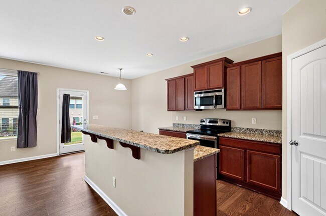 Building Photo - 4490 Middletown Dr