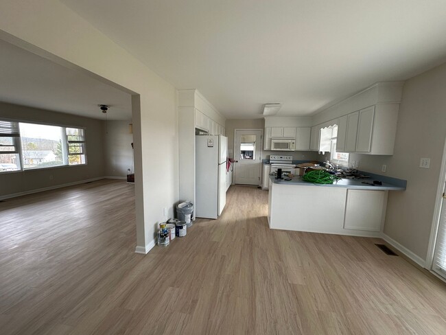 Building Photo - Peaceful Country Living